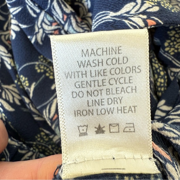 Max Studio Women’s Crepe Floral Cropped Wide Leg Pants-Navy Blue-Size Medium EUC - Picture 9 of 13